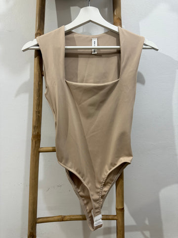 Body Escote Cuadrado Camel